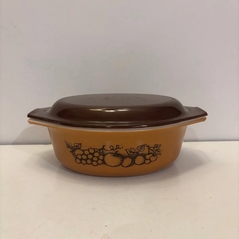 Vintage 1970's Pyrex 043 Old Orchard 1.5 Liter Oval Casserole Dish w Brown Lid